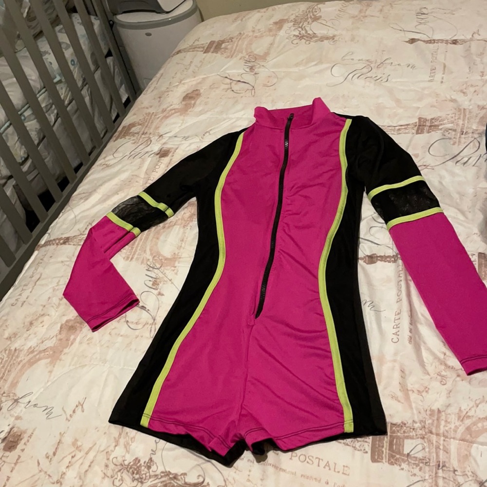 One piece body short set 💕💕😍